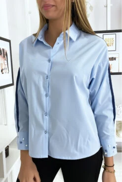 Chemise Bleu à Perles Sur Les Manches