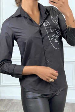 Chemise Noire Avec Dessin De Visage En Blanc, à Manches Longues