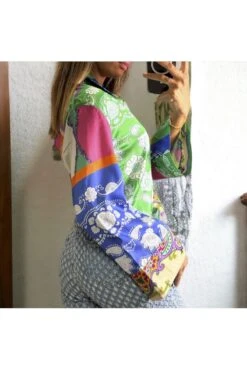 Chemise Satiné Et Coloré Avec Noeud Et Manches évasé