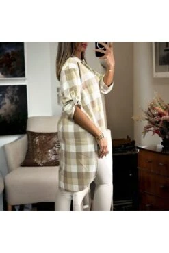 Longue Chemise à Carreaux Très Chic Avec Du Beige