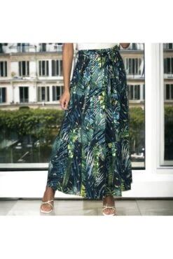 Longue Jupe Verte Avec Sublime Motif Feuilles