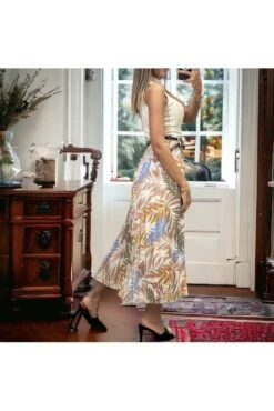 Longue Jupe Verte Motif Feuille Avec Ceinture