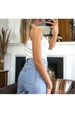 Top Sans Manche Blanc Très Extensible En Col Montant Allant Jusqu'au 46