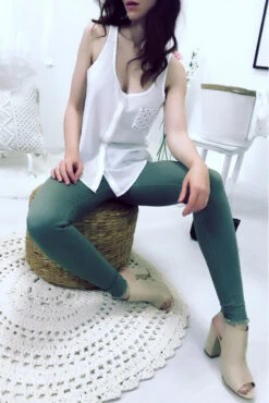 Vendu Par 3 Chemisier Sans Manches Blanc à Poche Strass Et Dos Dentelle. F2030